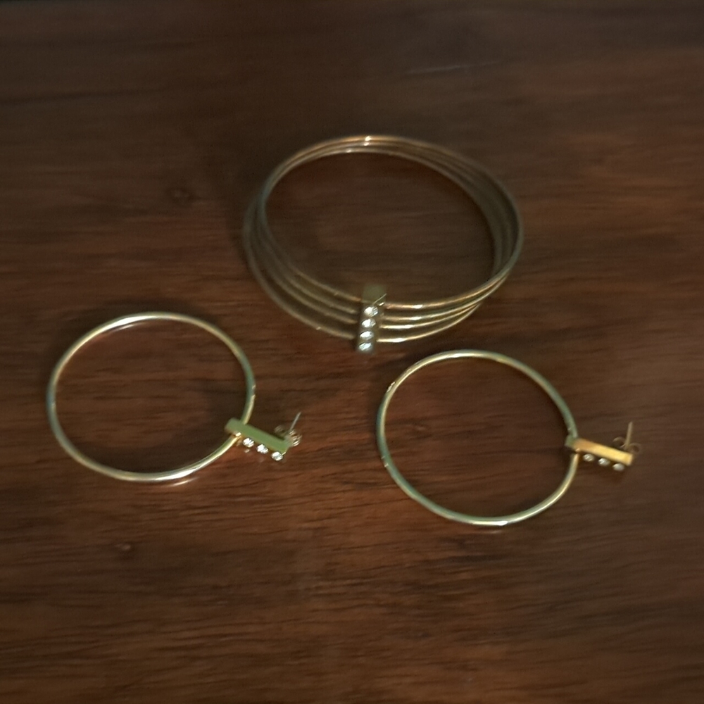 Gold plated Bracelet and matching earrings